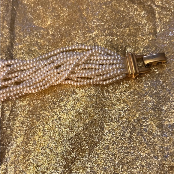 Elegant Pearl and Gold Braided Bracelet - Picture 3 of 9